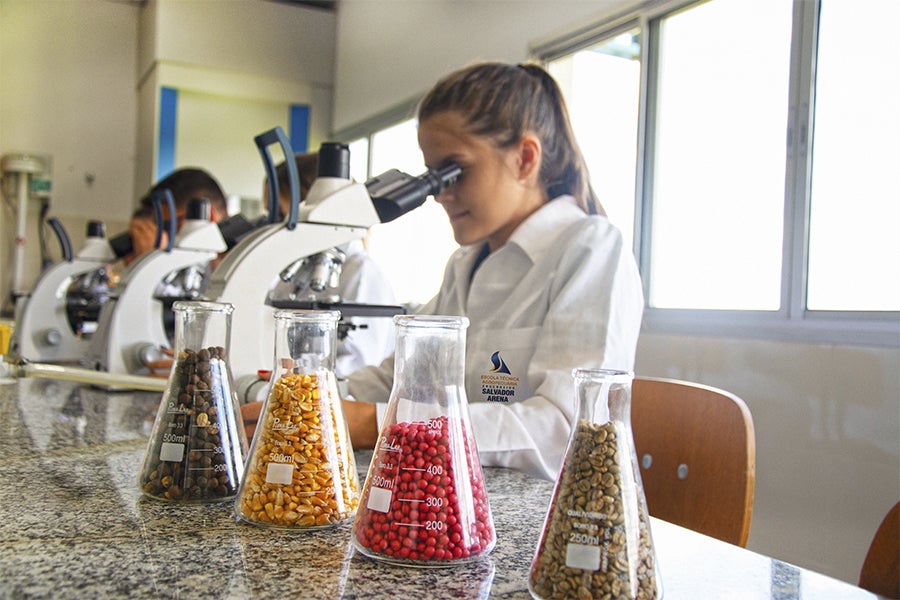 Alunos do Centro Educacional da Fundação Salvador Arena